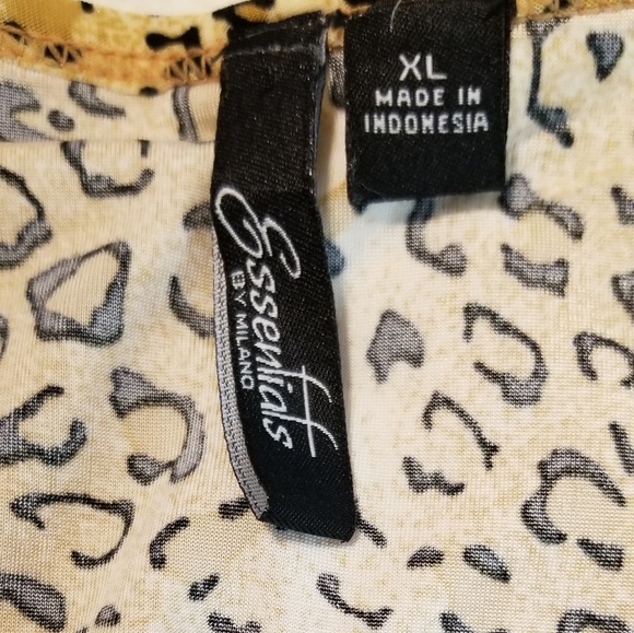 Essentials by Milano leopard print top. - Picture 3 of 4